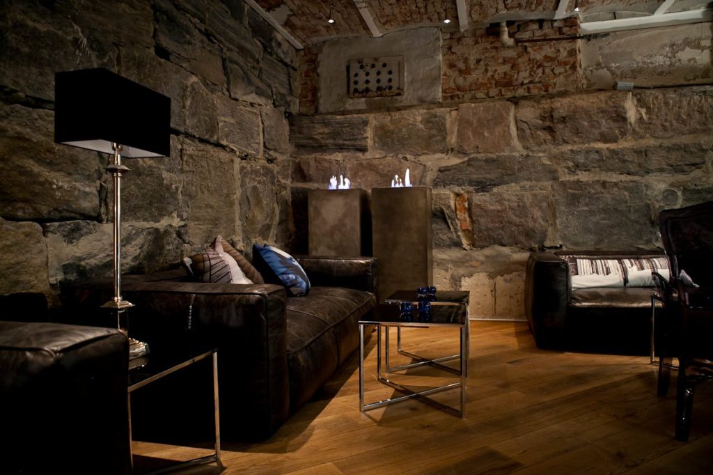Stilul Industrial în Designul Interior: Ghid Complet husk furniture